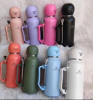 garrafa térmica 1300 ML também com a bomba para tereré