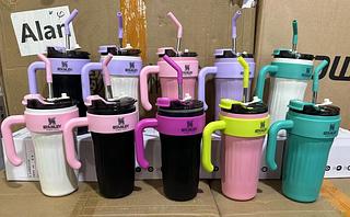 ￼Garrafa Térmica de Agua com Canudo 890ml Stanley